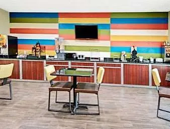 Super 8 By Wyndham San Antonio/Alamodome Area 